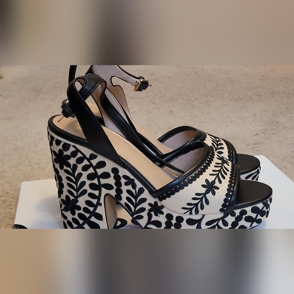 Cute Aldo Sandals - Picture 3 of 5